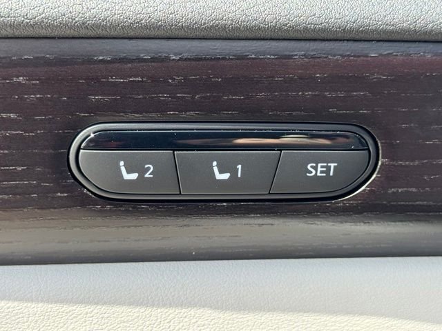 New 2027 2T RAD WHT INFINITI Autograph AWD image 21