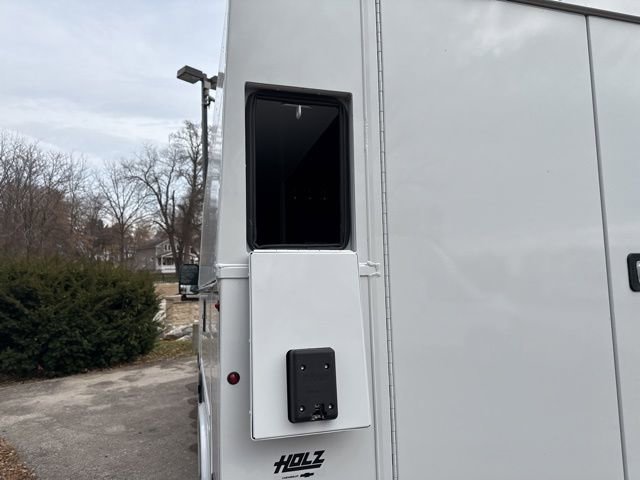 New 2025 Summit White Chevrolet 1WT image 11