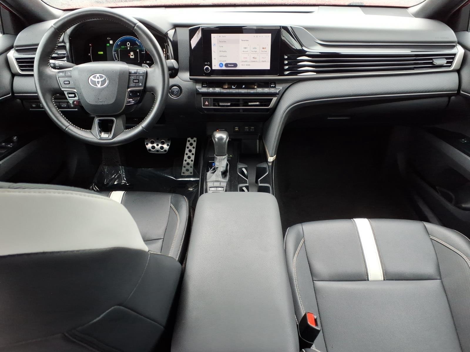 Used 2025  Toyota SE image 18