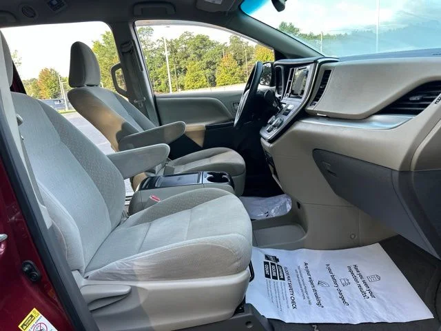 Used 2015 Red Toyota LE image 27