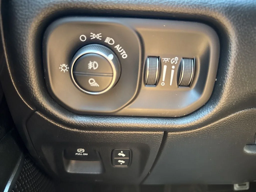 Used 2021 Silver Ram Laramie image 26