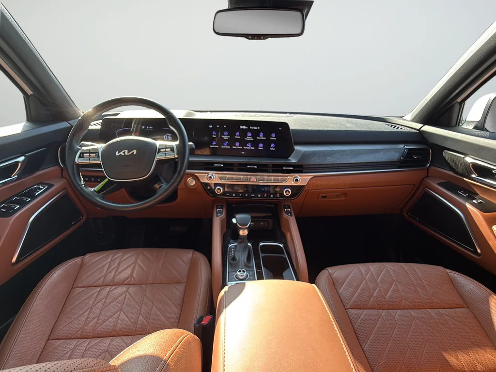 Used 2025 White Kia EX X-Line image 9