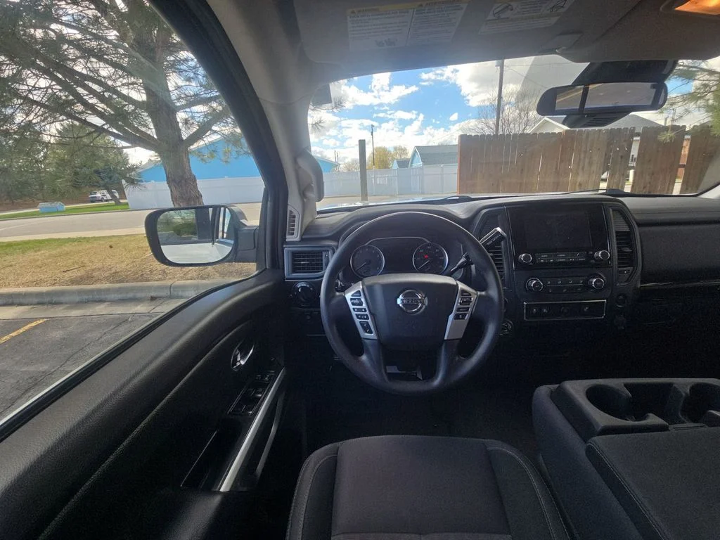 Used 2022 Glacier White Nissan SV image 40