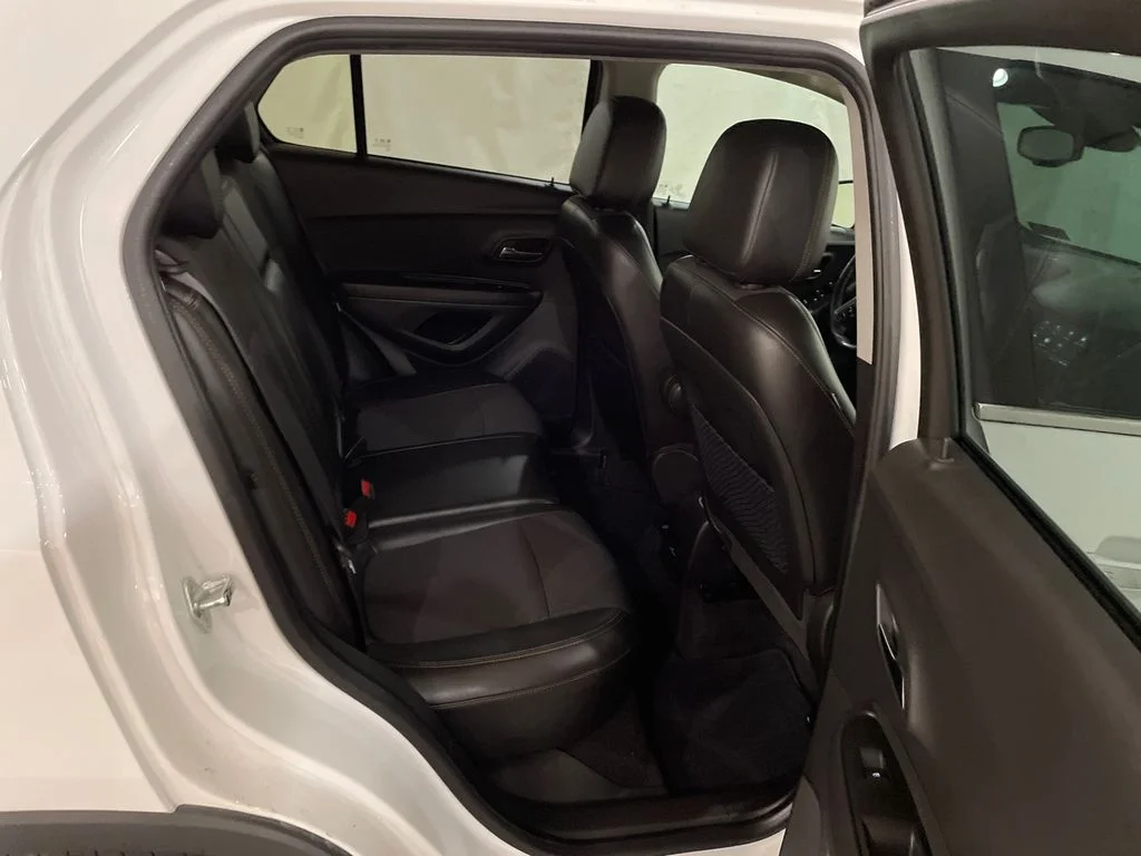 Used 2019 Summit White Chevrolet LT image 23