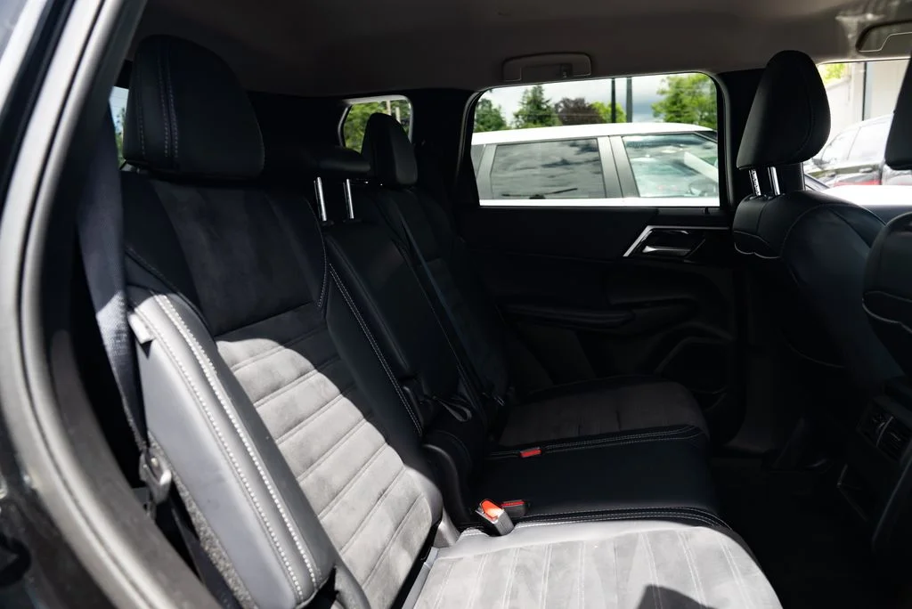 Used 2024 Black Mitsubishi SE image 21
