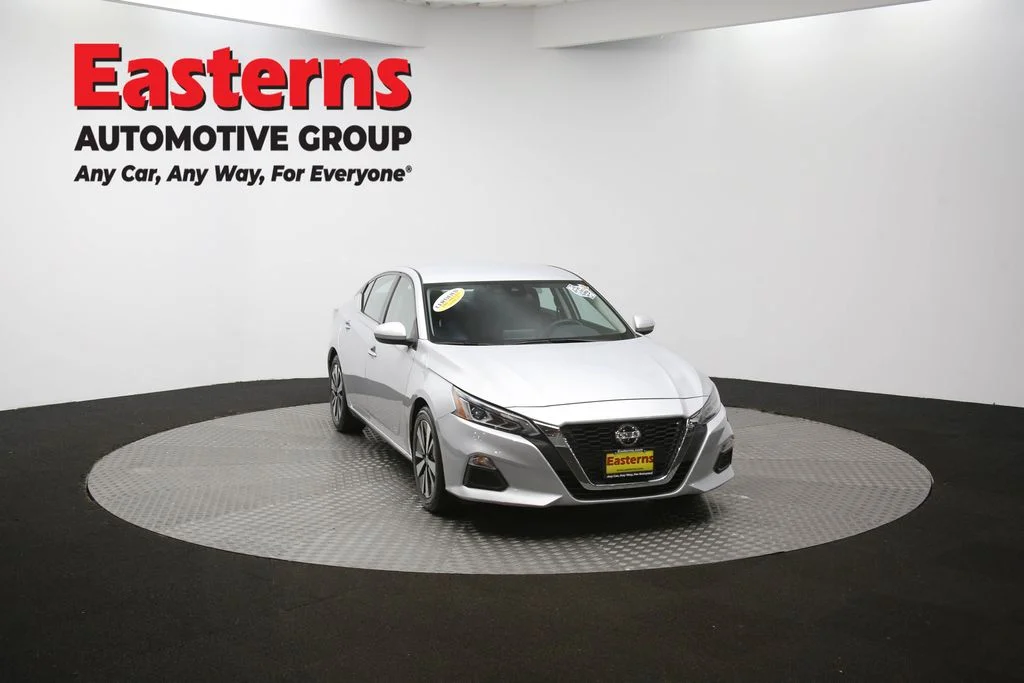 Used 2022 Silver Nissan 2.5 SV image 49