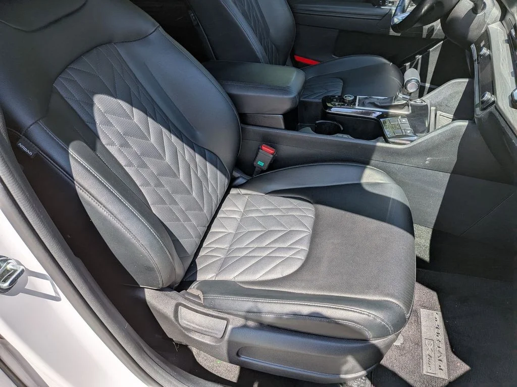Used 2023 White Kia X-Line image 25