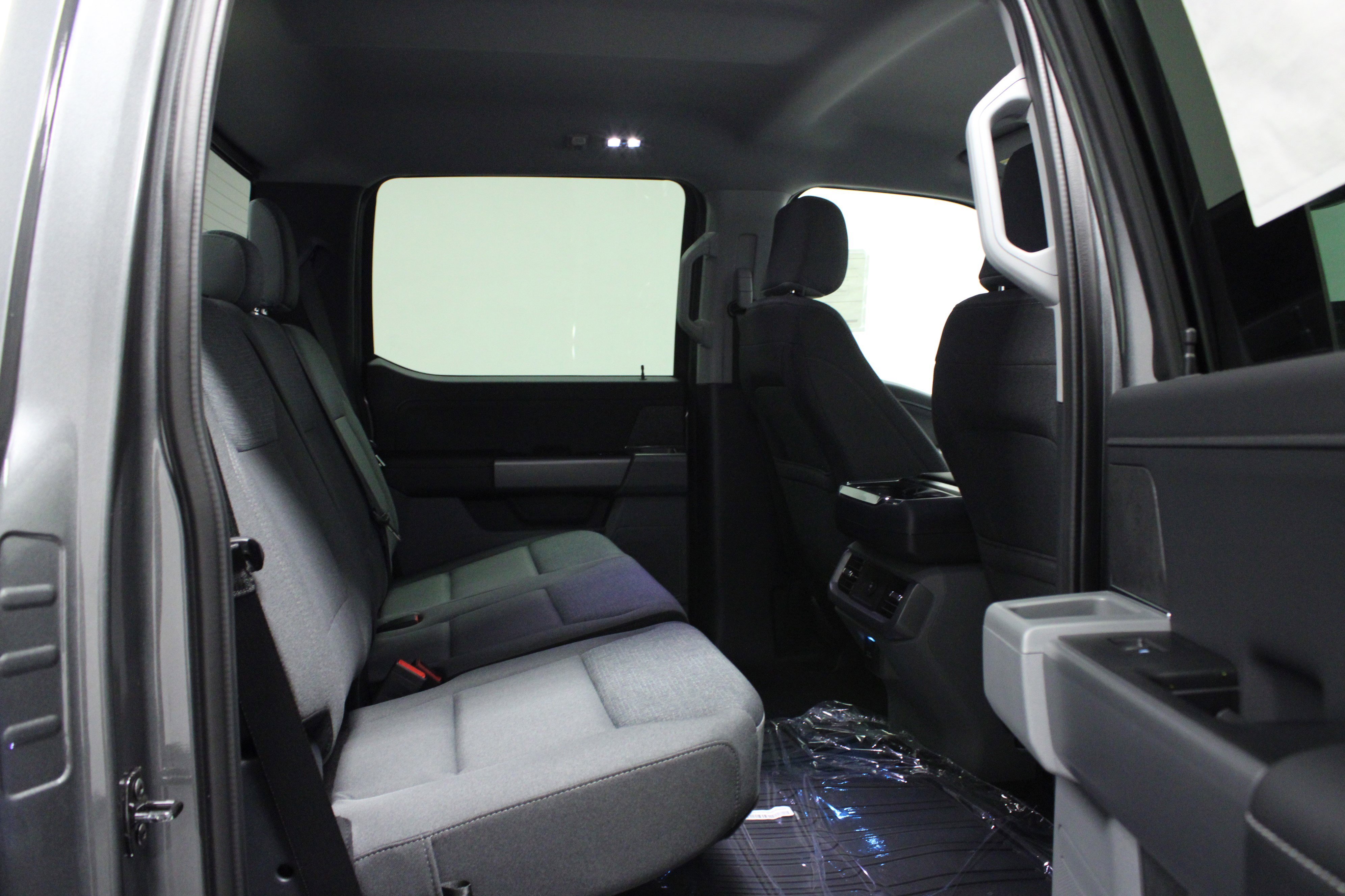 New 2026 Carbonized Gray Metallic Ford XLT image 15