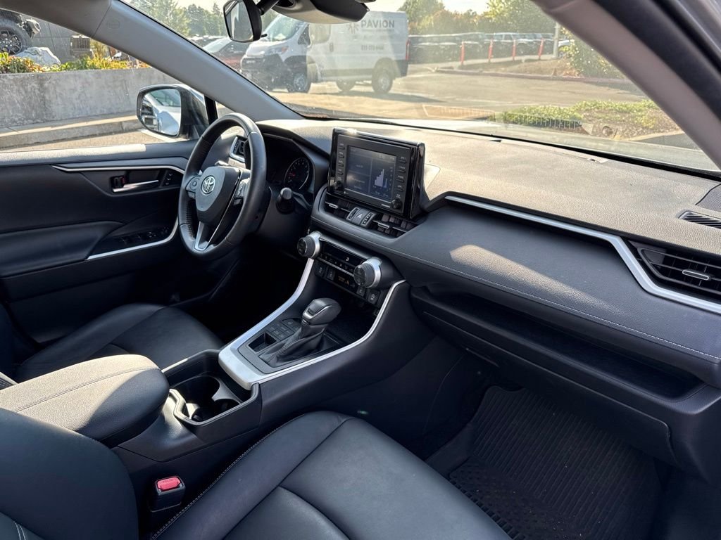Used 2021 Silver Sky Metallic Toyota XLE Premium image 10