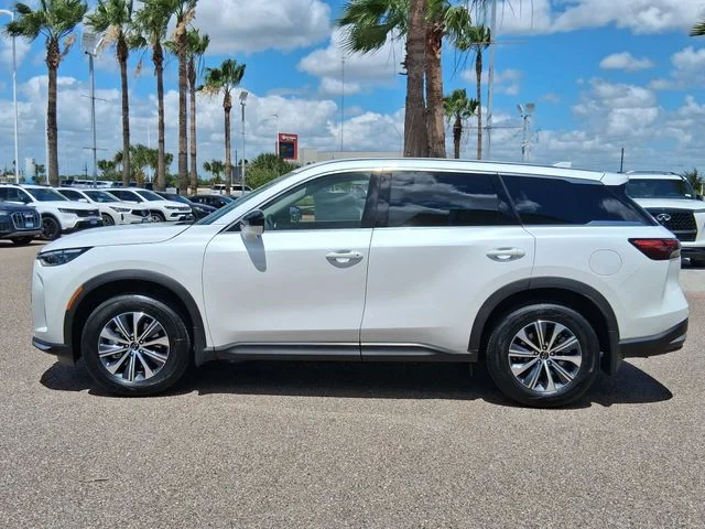 New 2027 RADIANT WHITE INFINITI Pure FWD image 3