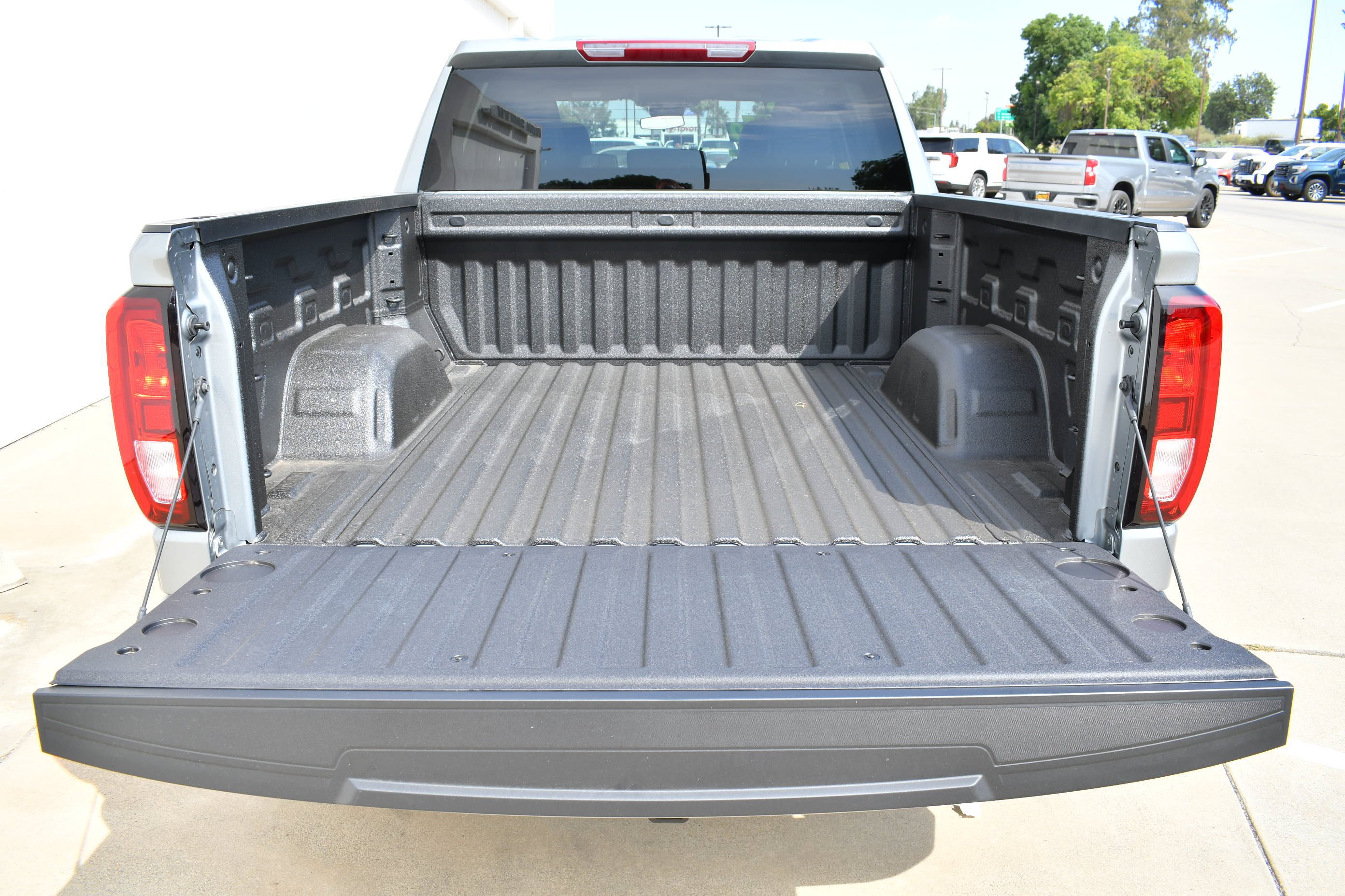 2026 GMC Sierra 1500 Pro - Photo 9