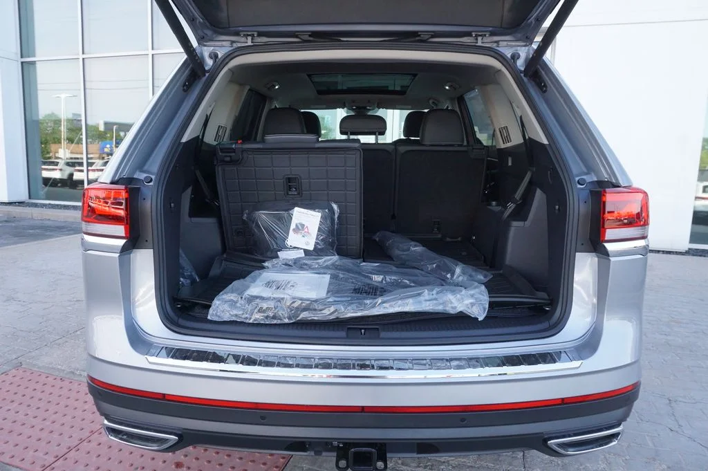 New 2026 Silver Volkswagen 2.0T SE w/Technology image 33
