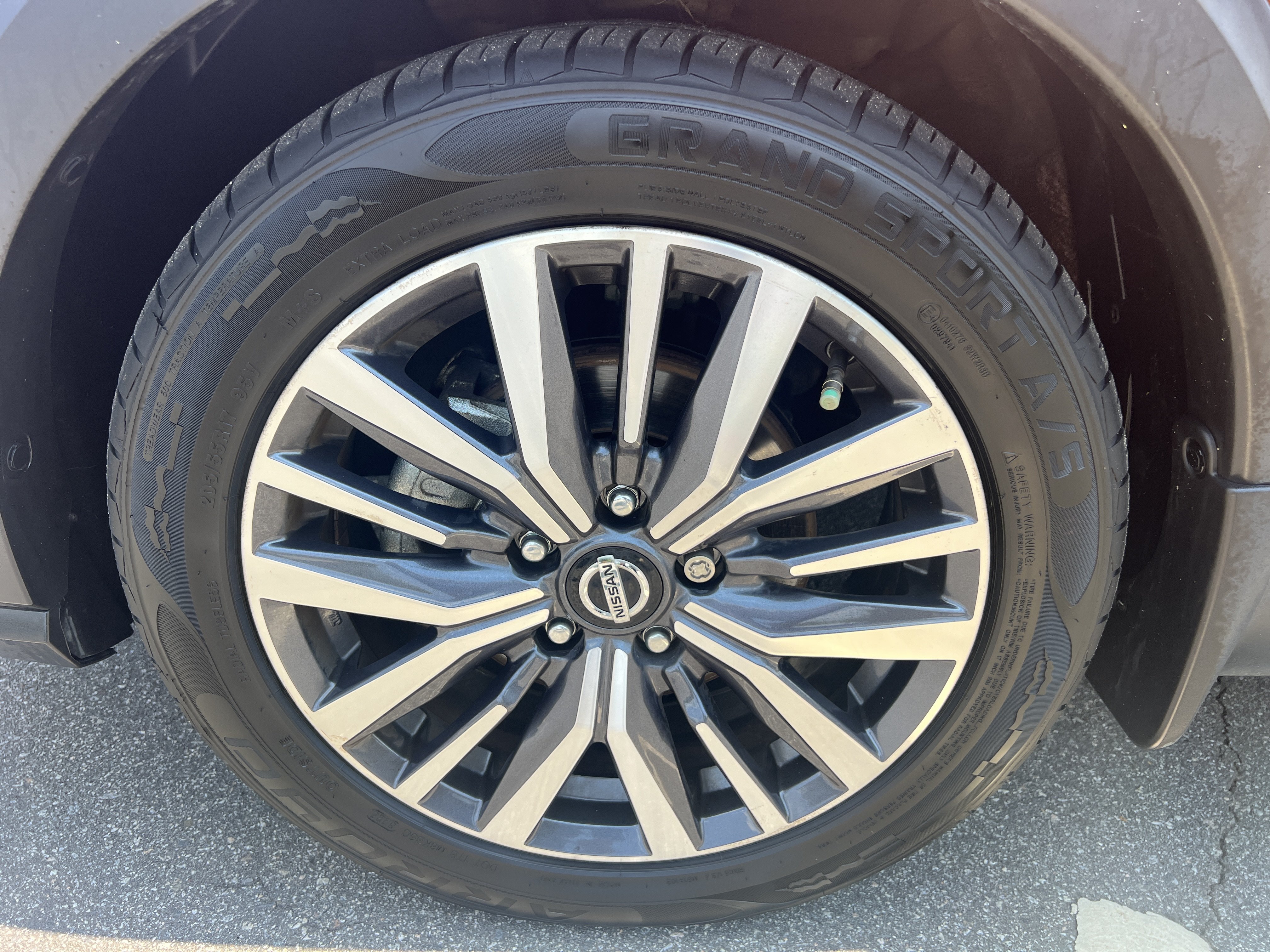 Used 2021 Monarch Orange/Super Black Nissan SR image 9