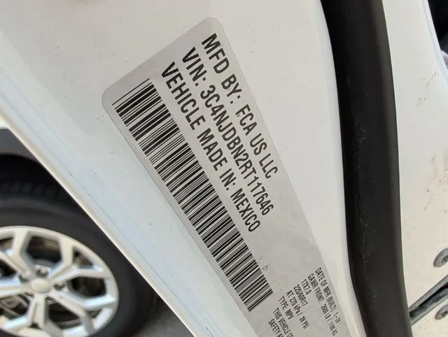 Used 2024 White/off-white Jeep Latitude image 34