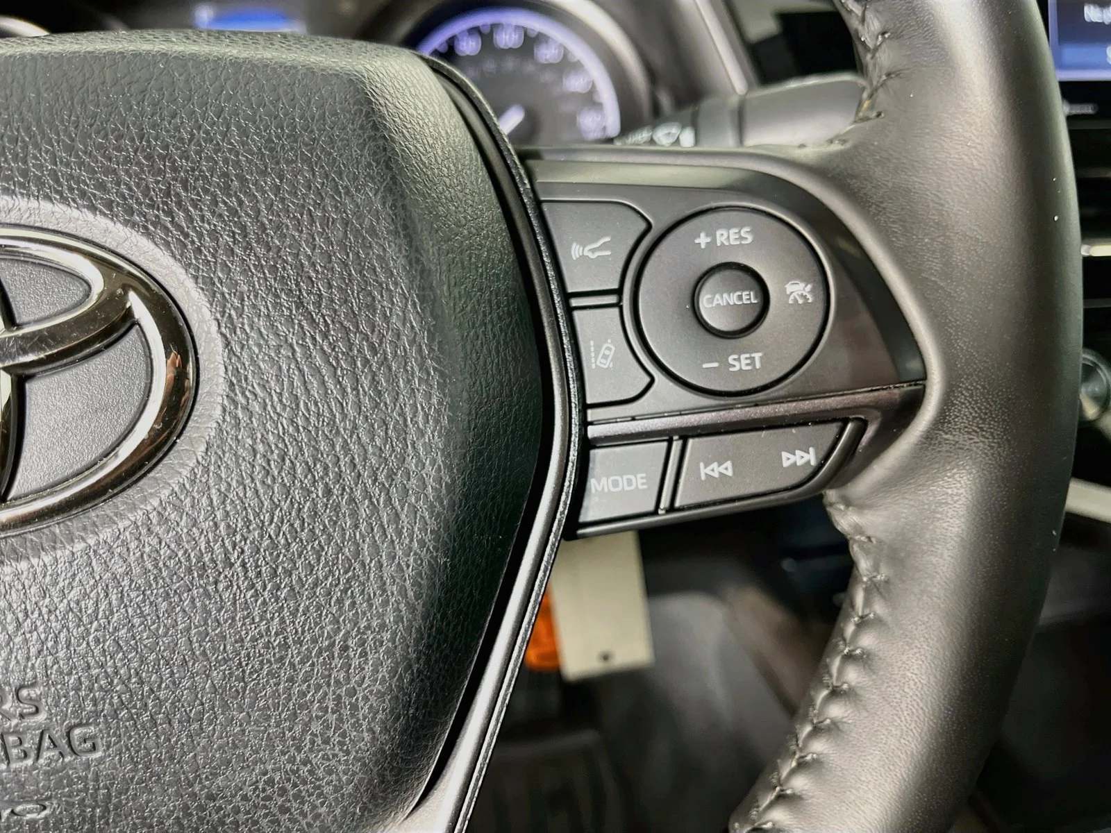 Used 2023 White Toyota SE image 17