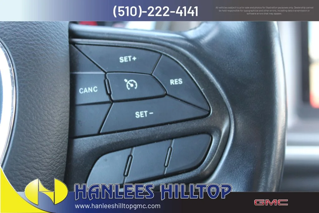 Used 2022 Red Dodge SXT image 27