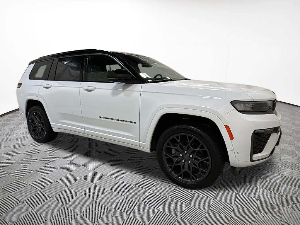 New 2026 Bright White Clear-Coat Exterior Paint Jeep Summit image 5