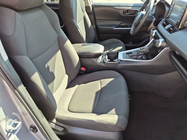 2021 Toyota RAV4 LE - Photo 23