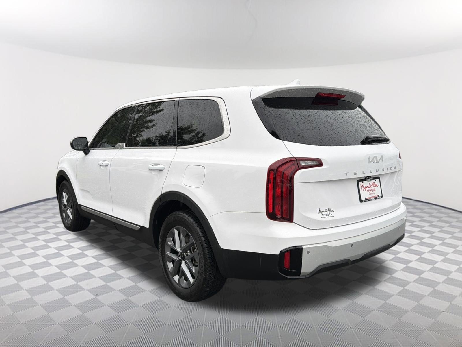 Used 2024 Glacial White Pearl Kia LX image 15