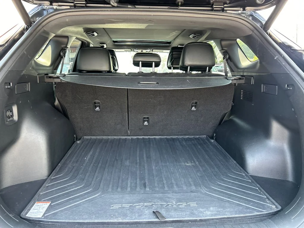 Used 2024 Black Kia X-Line image 27