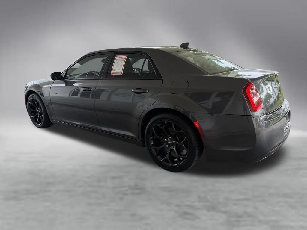 Used 2019 Gray Chrysler Touring image 4