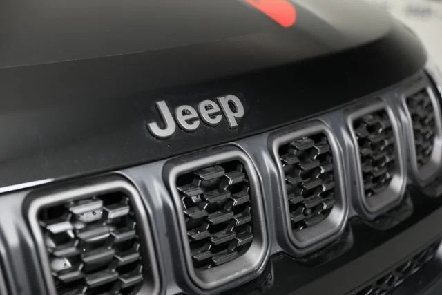New 2026 Diamond Black Crystal Pearl-Coat Exterior Paint Jeep Trailhawk image 26
