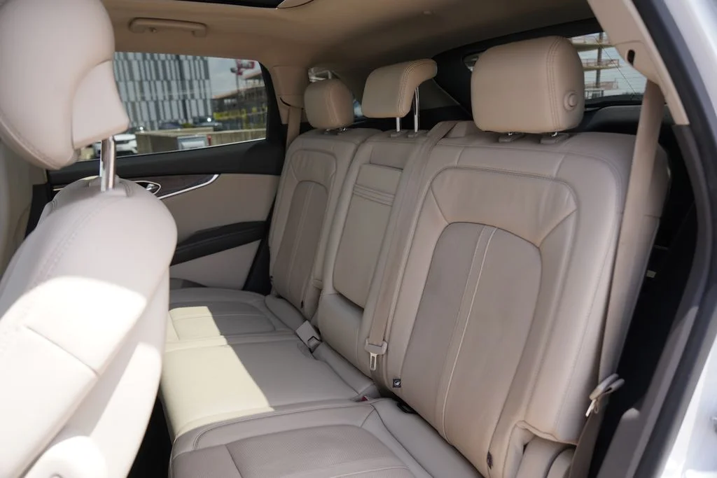 Used 2020 White Lincoln Reserve image 28