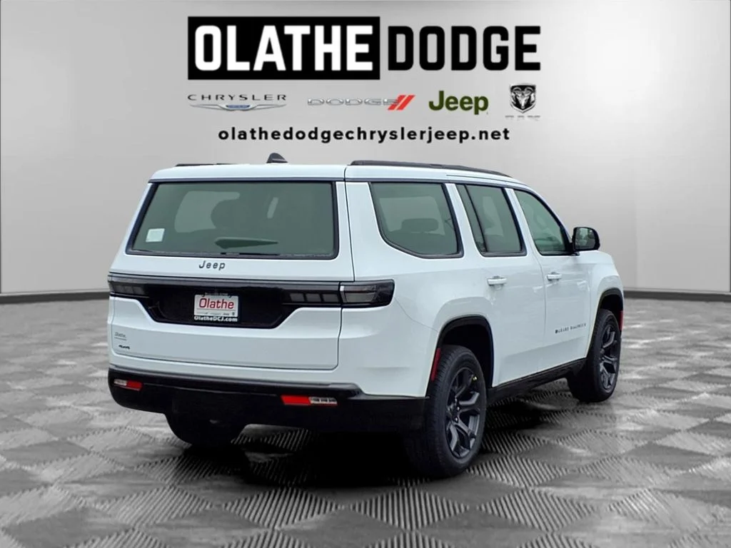 New 2026 Bright White Clear-Coat Exterior Paint Jeep Limited Altitude image 31