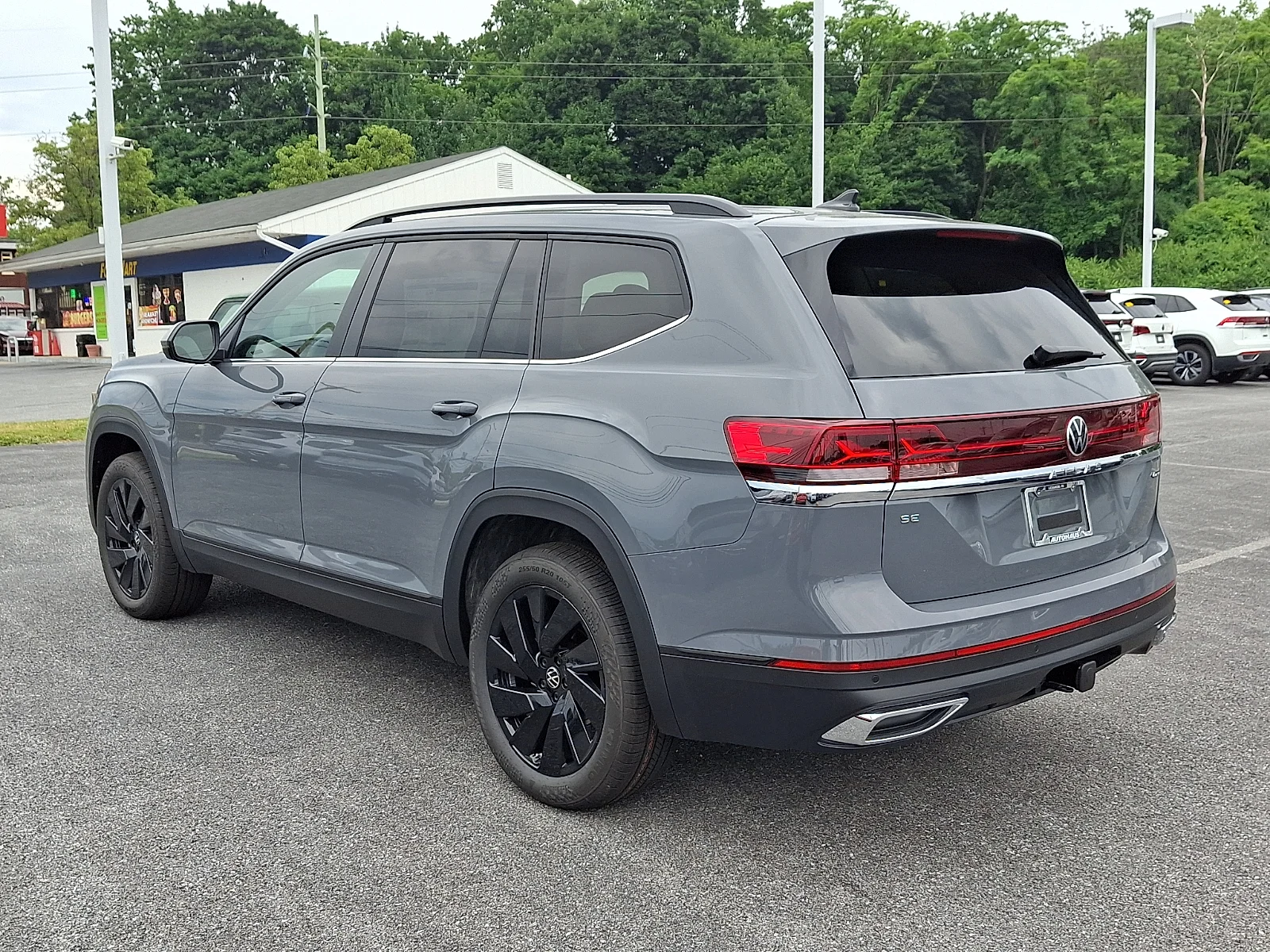 New 2026 Pure Gray - J2J2 Volkswagen SE with Technology image 4