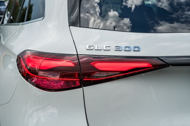 Used 2024 Polar White Mercedes-Benz GLC 300 image 7