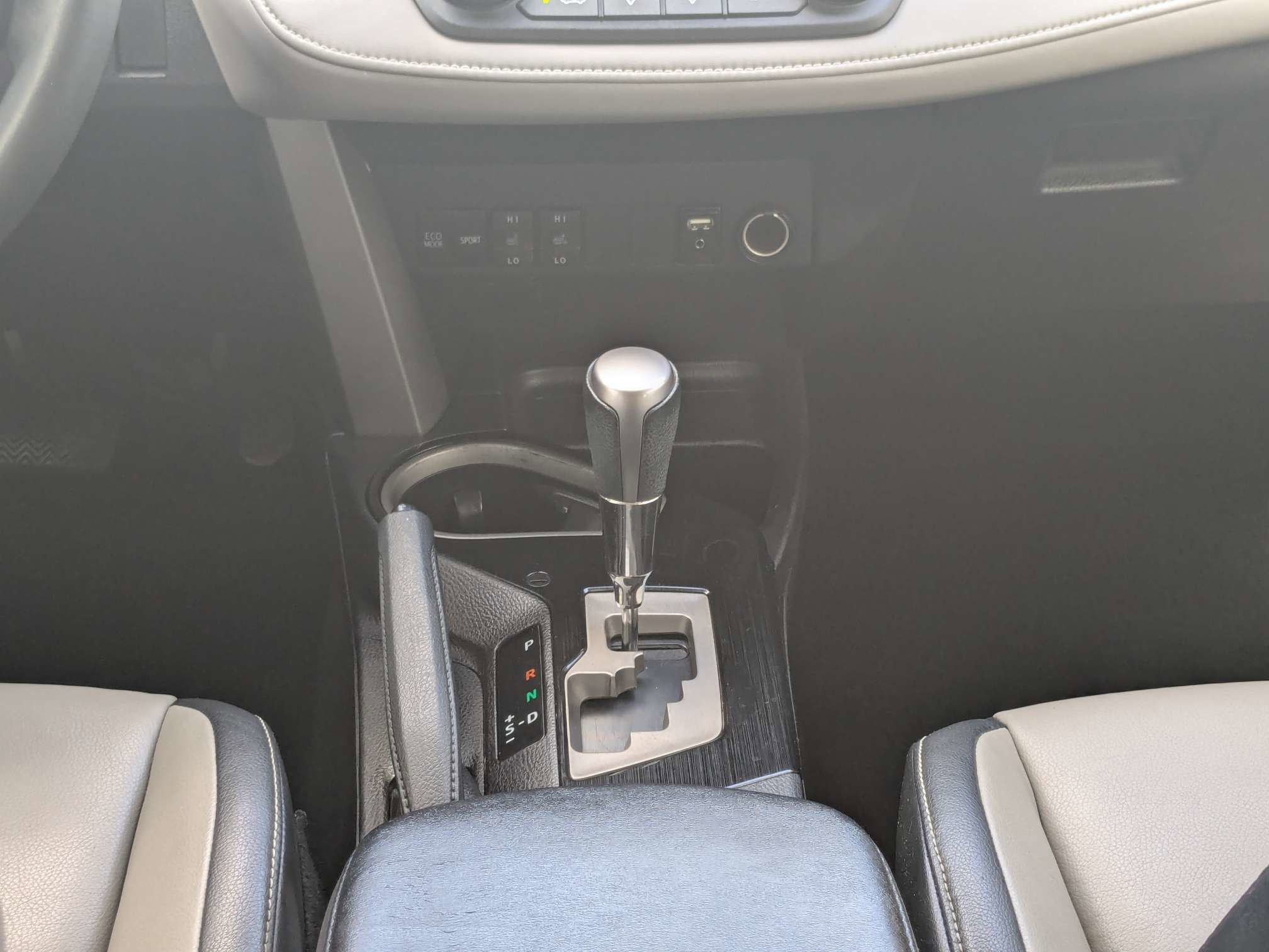 Used 2016 Blizzard Pearl Toyota Limited image 22