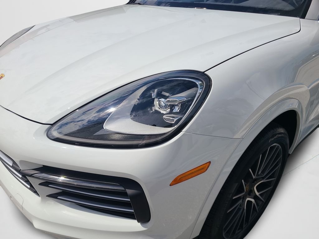 Used 2021  Porsche Base image 24