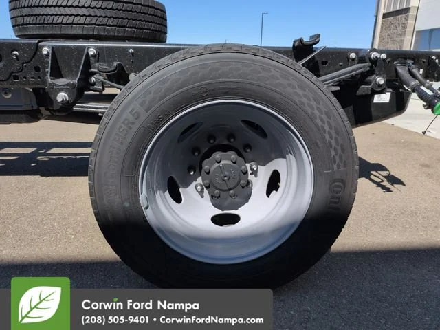 New 2026 Oxford White Ford XL image 27
