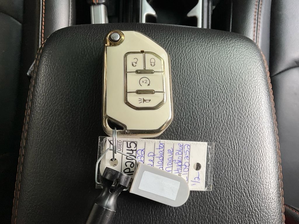 Used 2022 Blue Jeep Mojave image 38