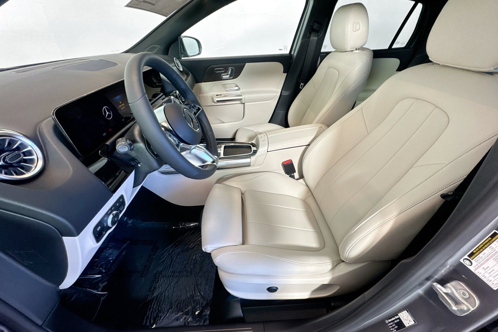 New 2026 Mountain Grey Metallic Mercedes-Benz GLA 250 image 18
