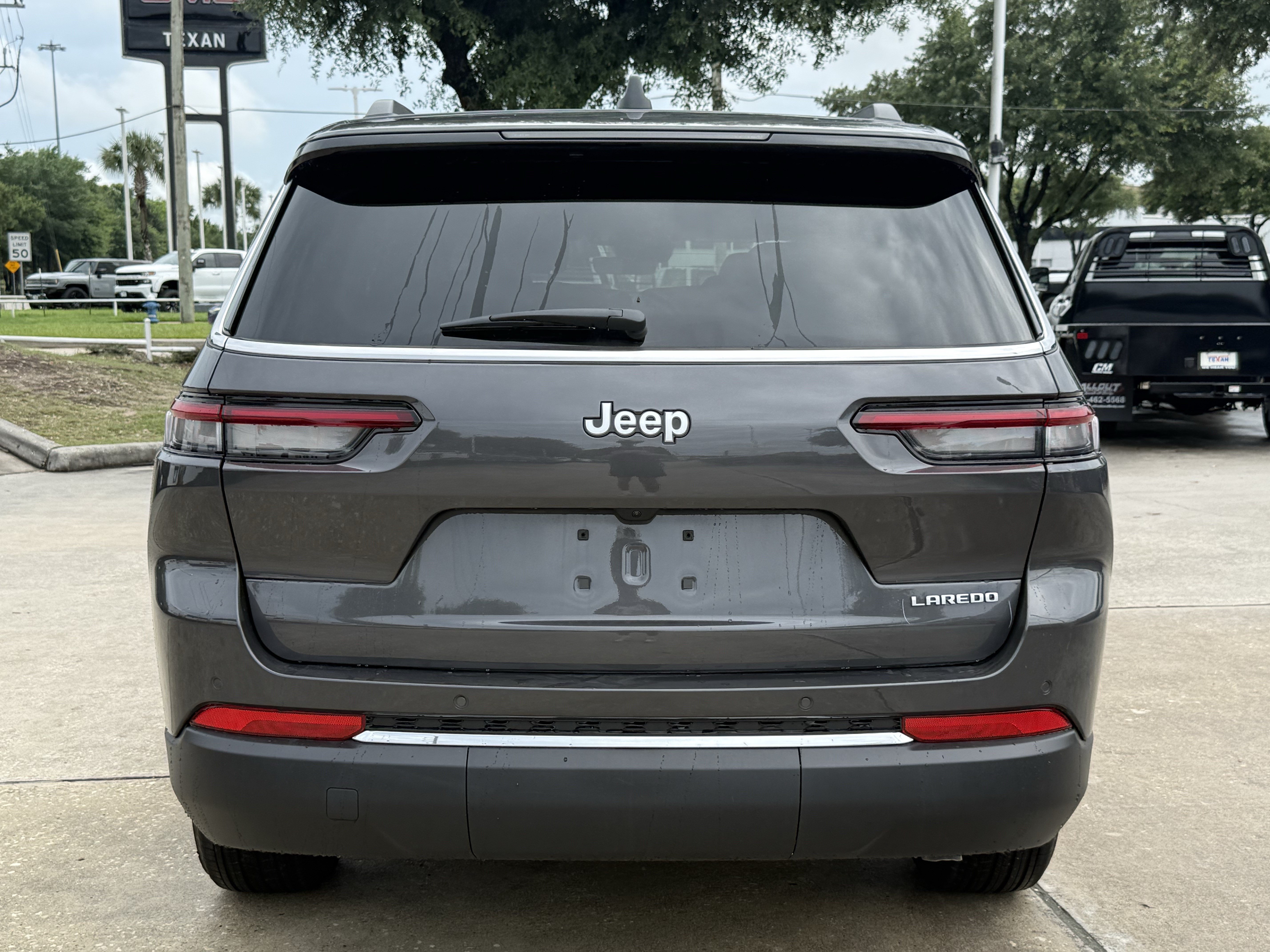 New 2026 Baltic Gray Metallic Clear-Coat Exterior Paint Jeep Laredo X image 5