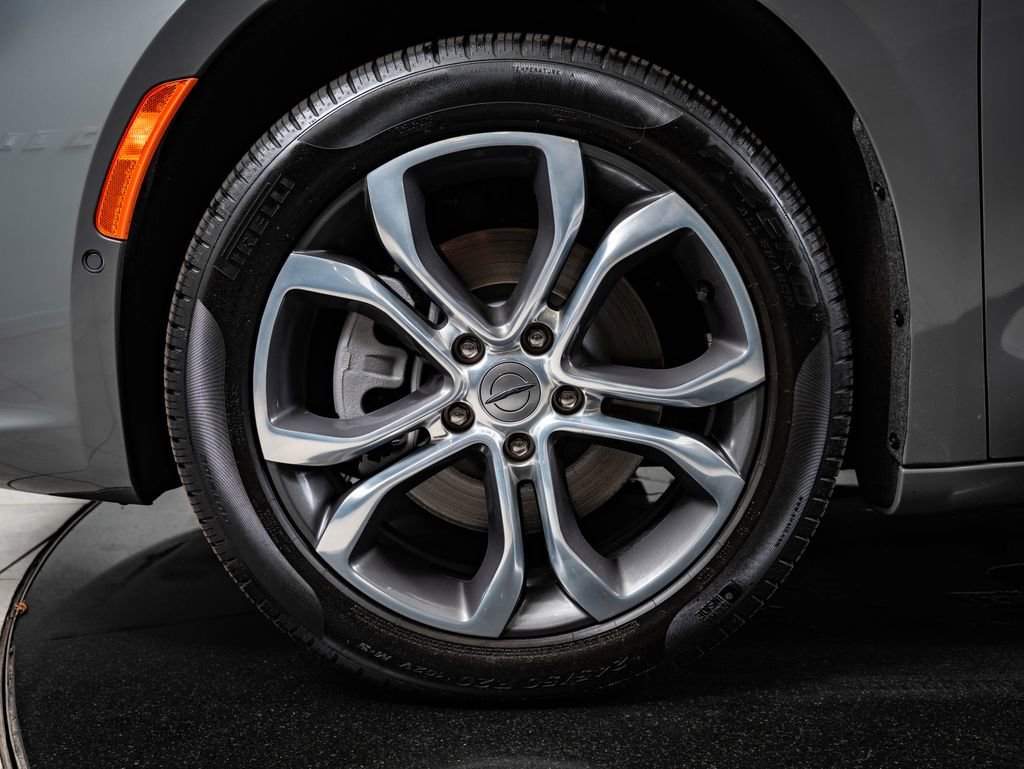 Used 2024 Ceramic Gray Clearcoat Chrysler Pinnacle image 13
