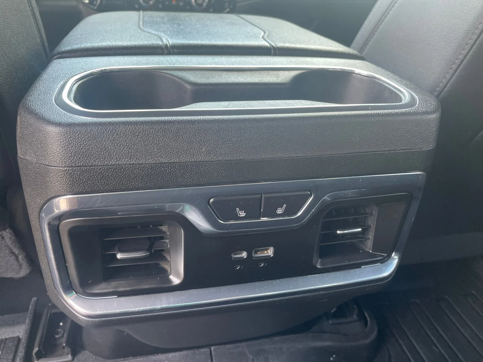 Used 2025 White GMC SLT Crew Leather 5th Wheel Prep Package image 19