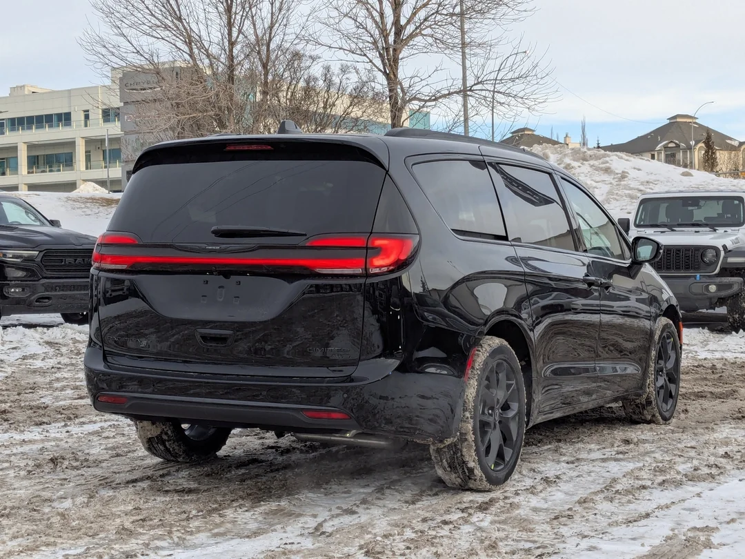 New 2026 Black Chrysler Limited - - AWD - 360 Camera - Vented Seats - AWD System - Remote Start & More! image 8
