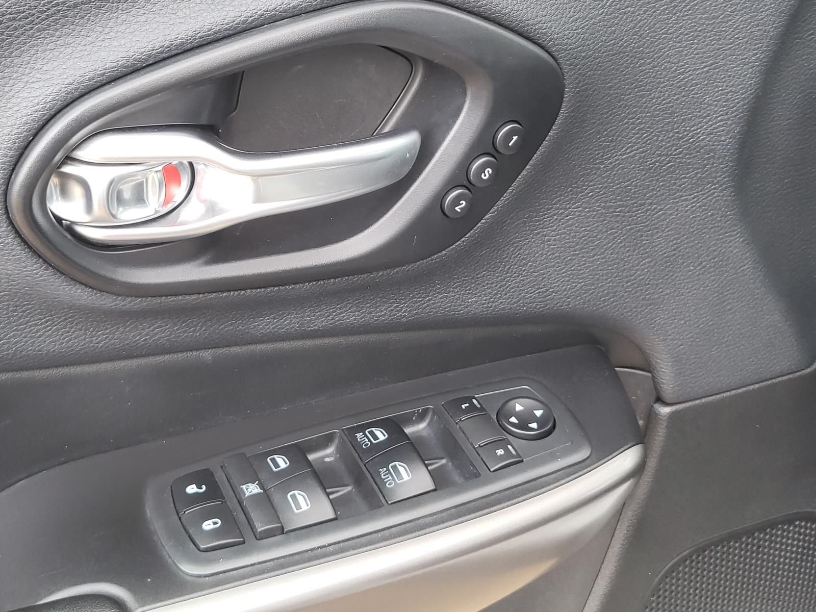Used 2019 Bright White Clearcoat Jeep Limited image 19