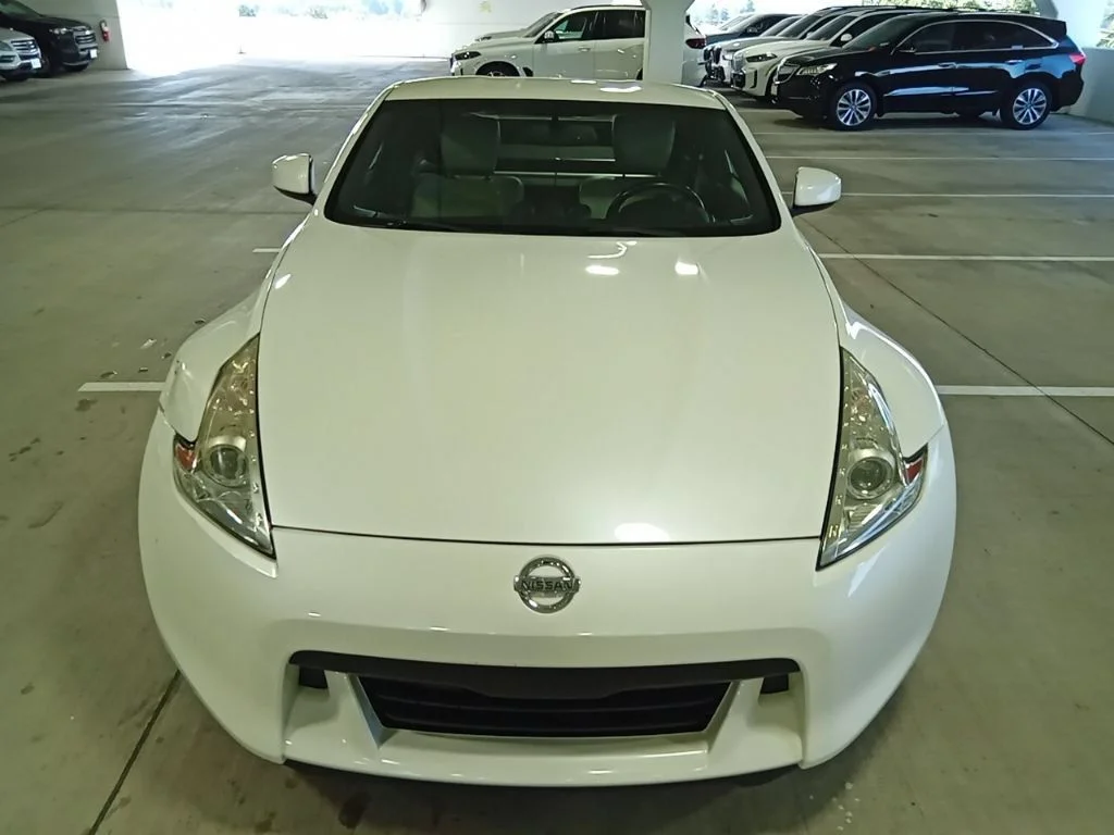 Used 2010 Pearl White Nissan Touring image 2