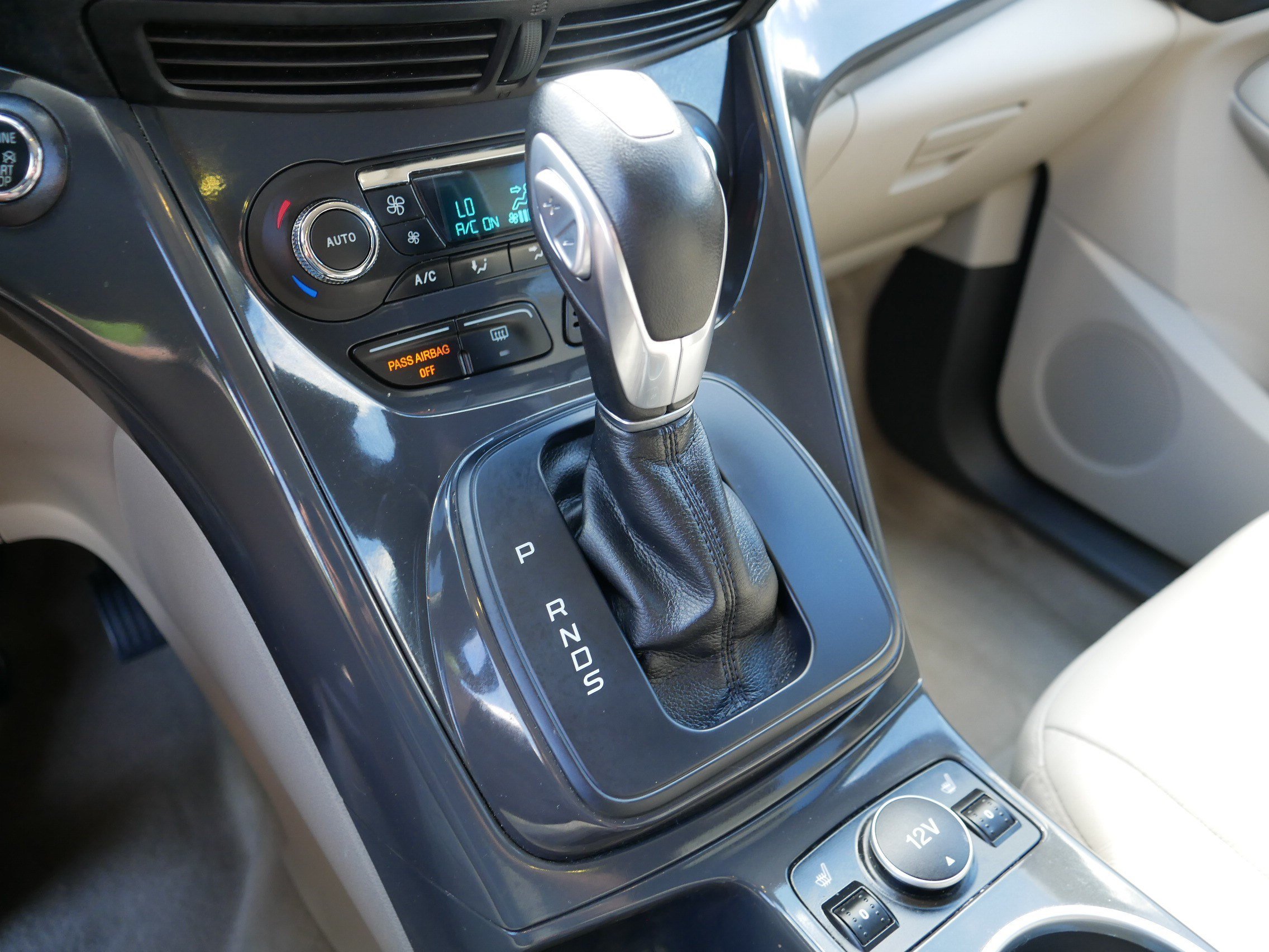 Used 2016 INGOT SILVER Ford Titanium image 24