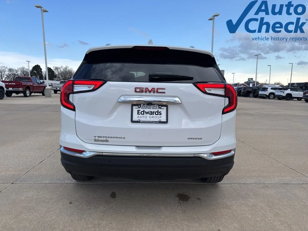 Used 2024 White GMC SLT image 6