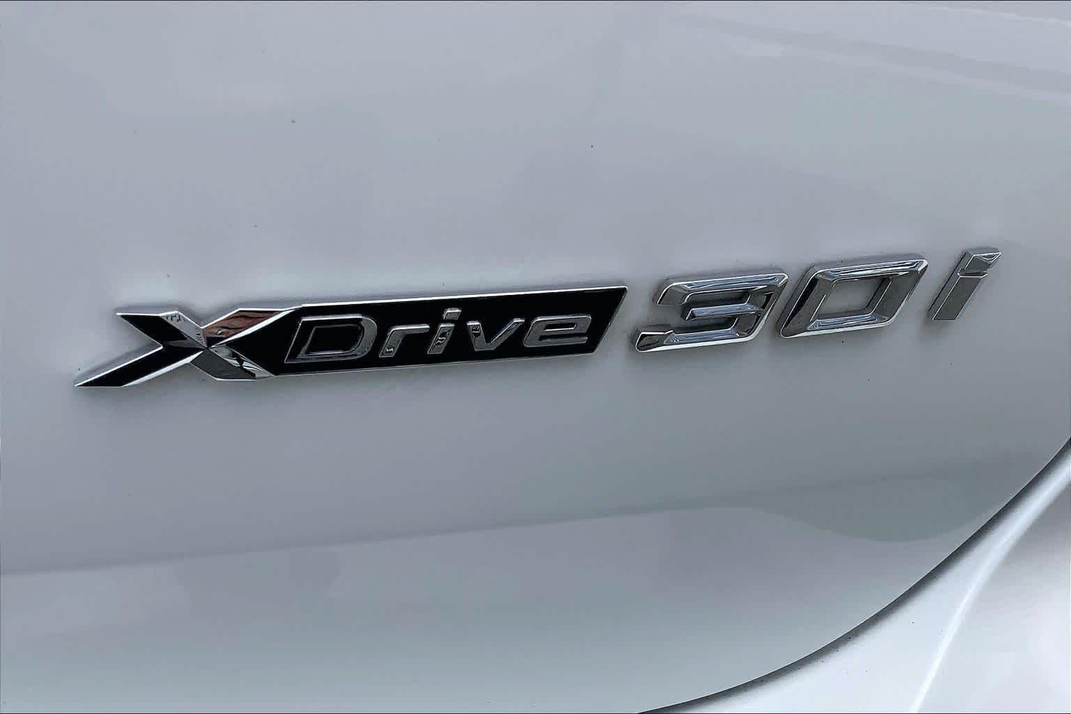 Used 2024 Alpine White BMW xDrive30i image 32