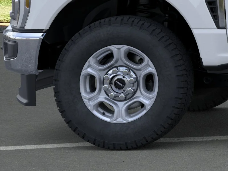 New 2026 Oxford White Ford XLT image 19