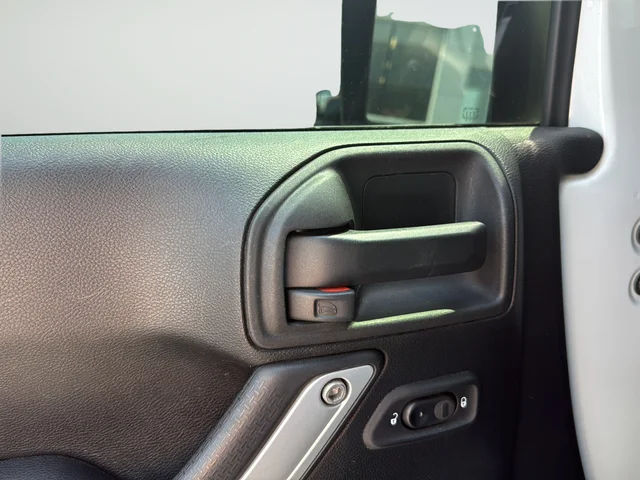 Used 2017 White Jeep Unlimited Sahara image 30