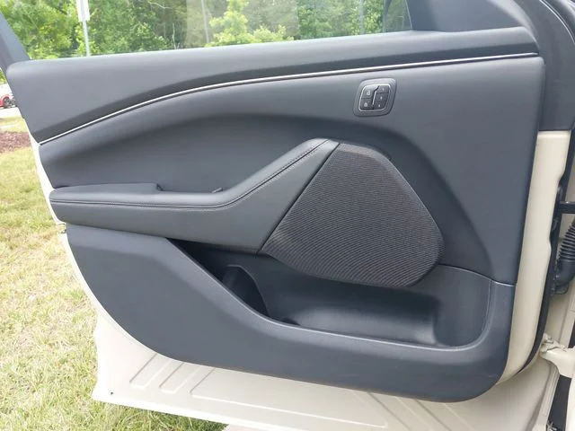 Used 2025 Beige Ford Select image 27