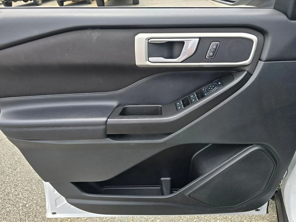 Used 2020 White Ford XLT image 9