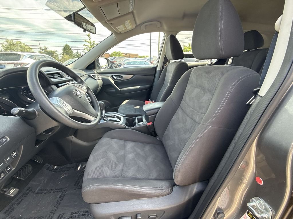 Used 2016 Gray Nissan SV image 11