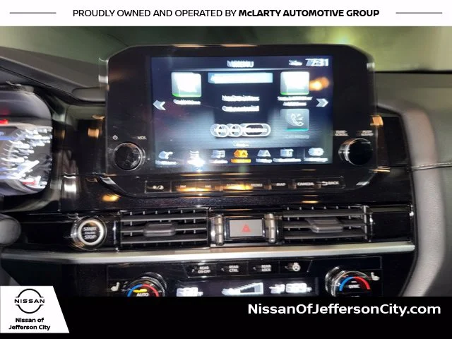 Used 2022 White Nissan SL image 26